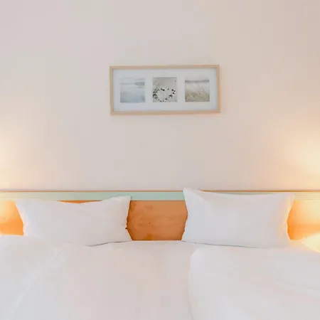 325, Seepark Apartment *